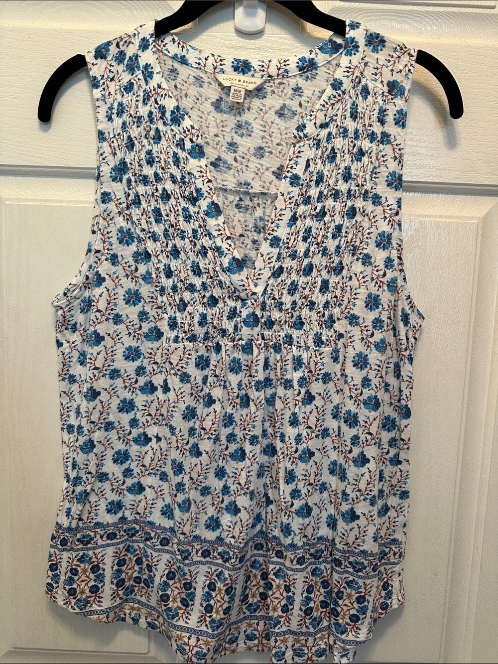 Lucky Brand White Sleeveless Floral V-Neck Top with Blue Print Smocked top Med